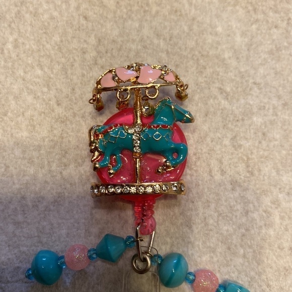 Hand crafted Carousel poney badge holder - Picture 6 of 7